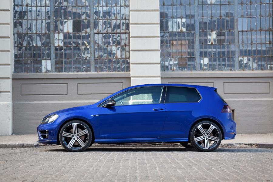  Volkswagen Golf R 3-Door 2015 года  (фото 2 из 4)